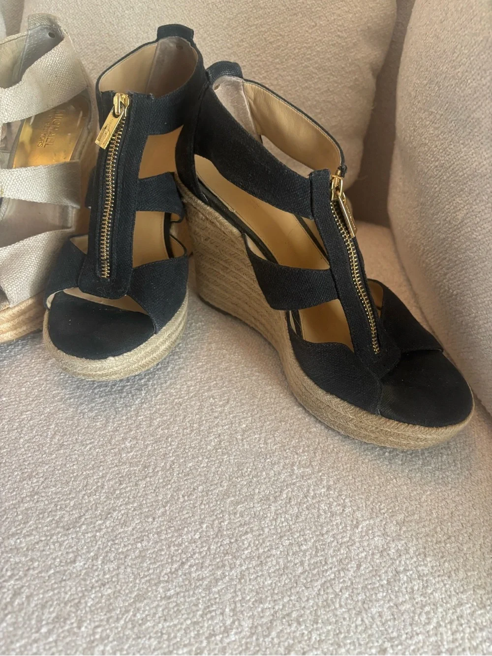 Michael Kors Sandals Womens Size 8.5 Black and Tan Linen Espadrille Zip Wedges